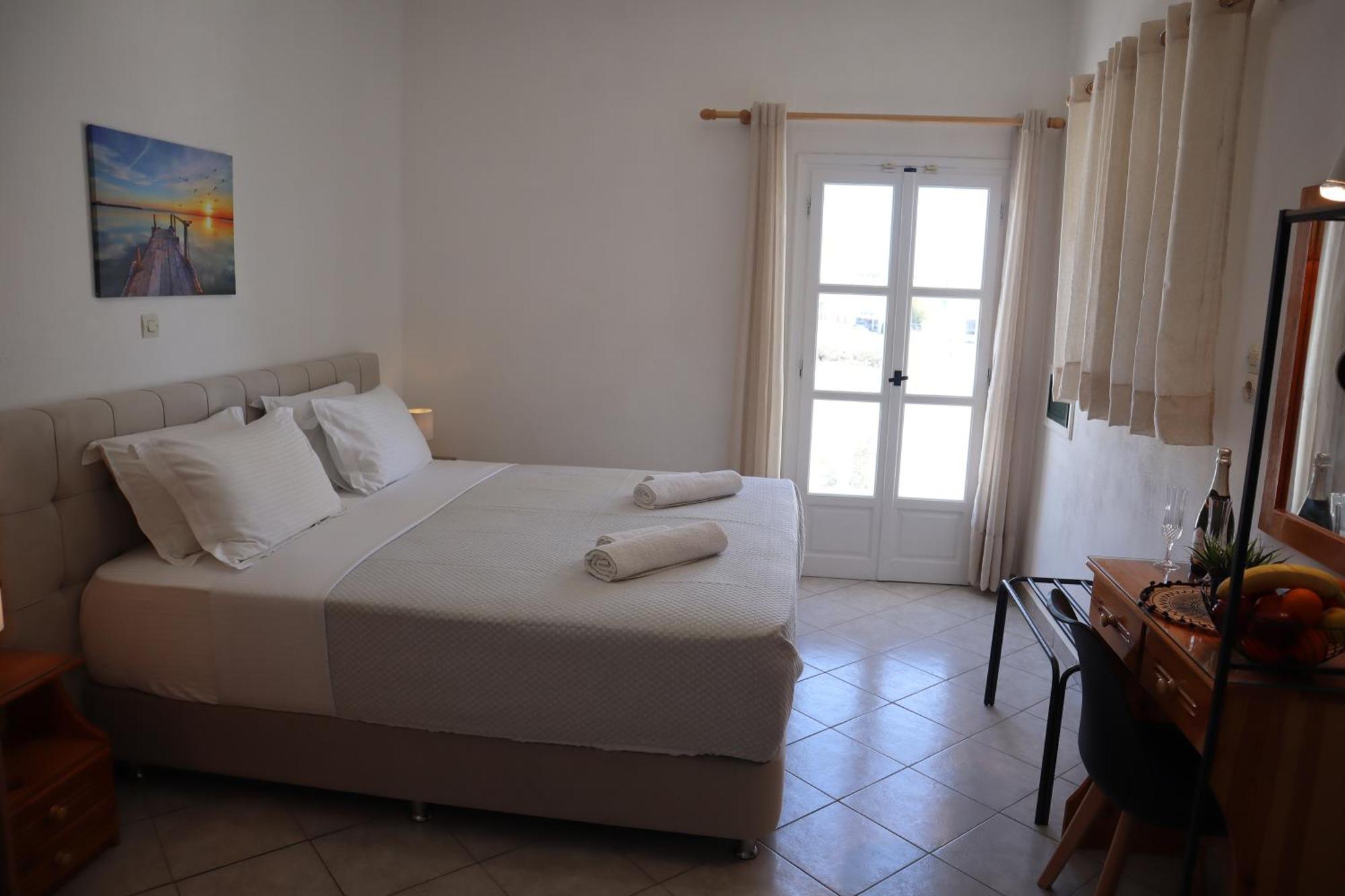 Pension St.George Rooms & Studios Perivolos Zewnętrze zdjęcie