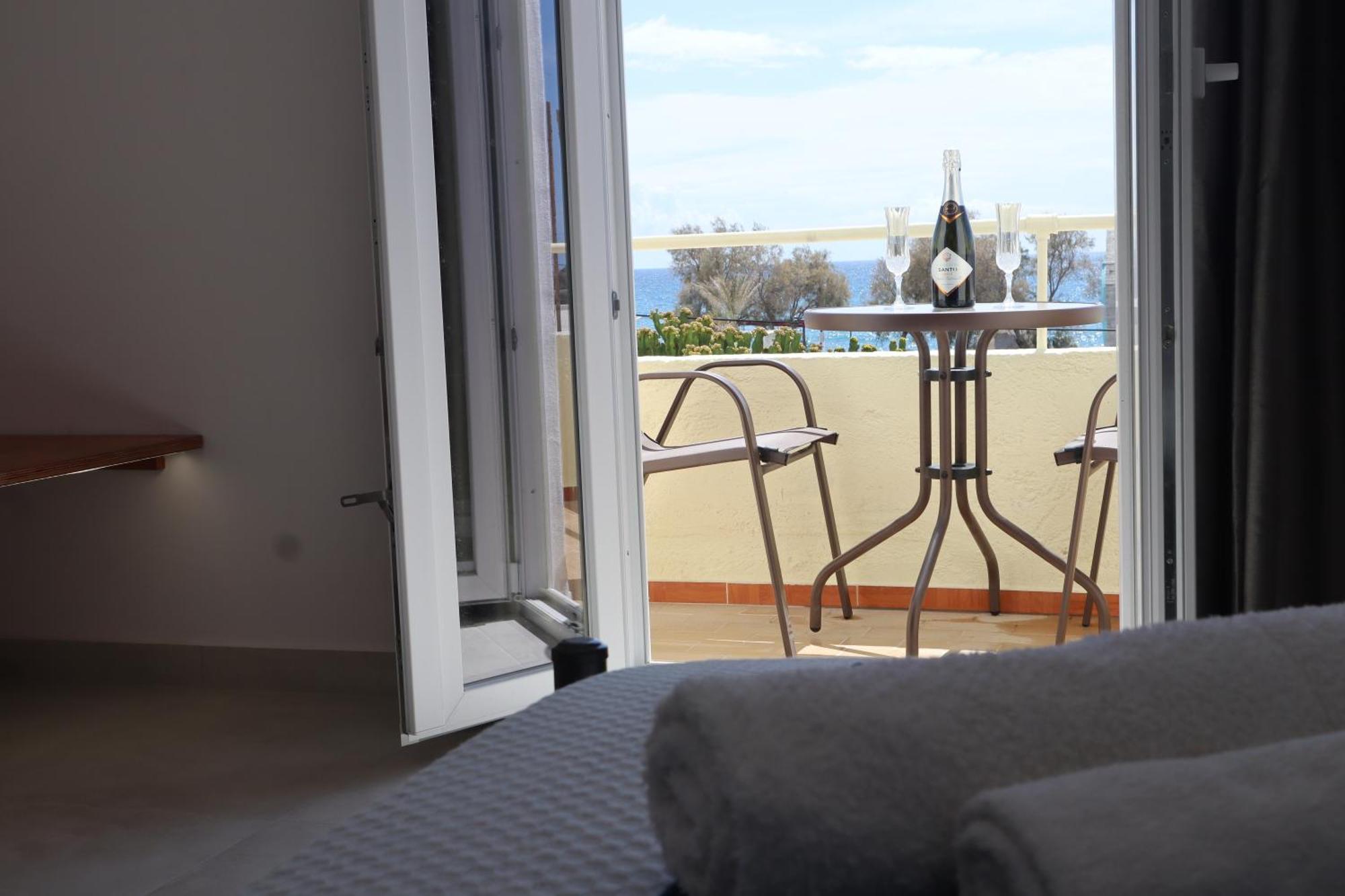 Pension St.George Rooms & Studios Perivolos Zewnętrze zdjęcie